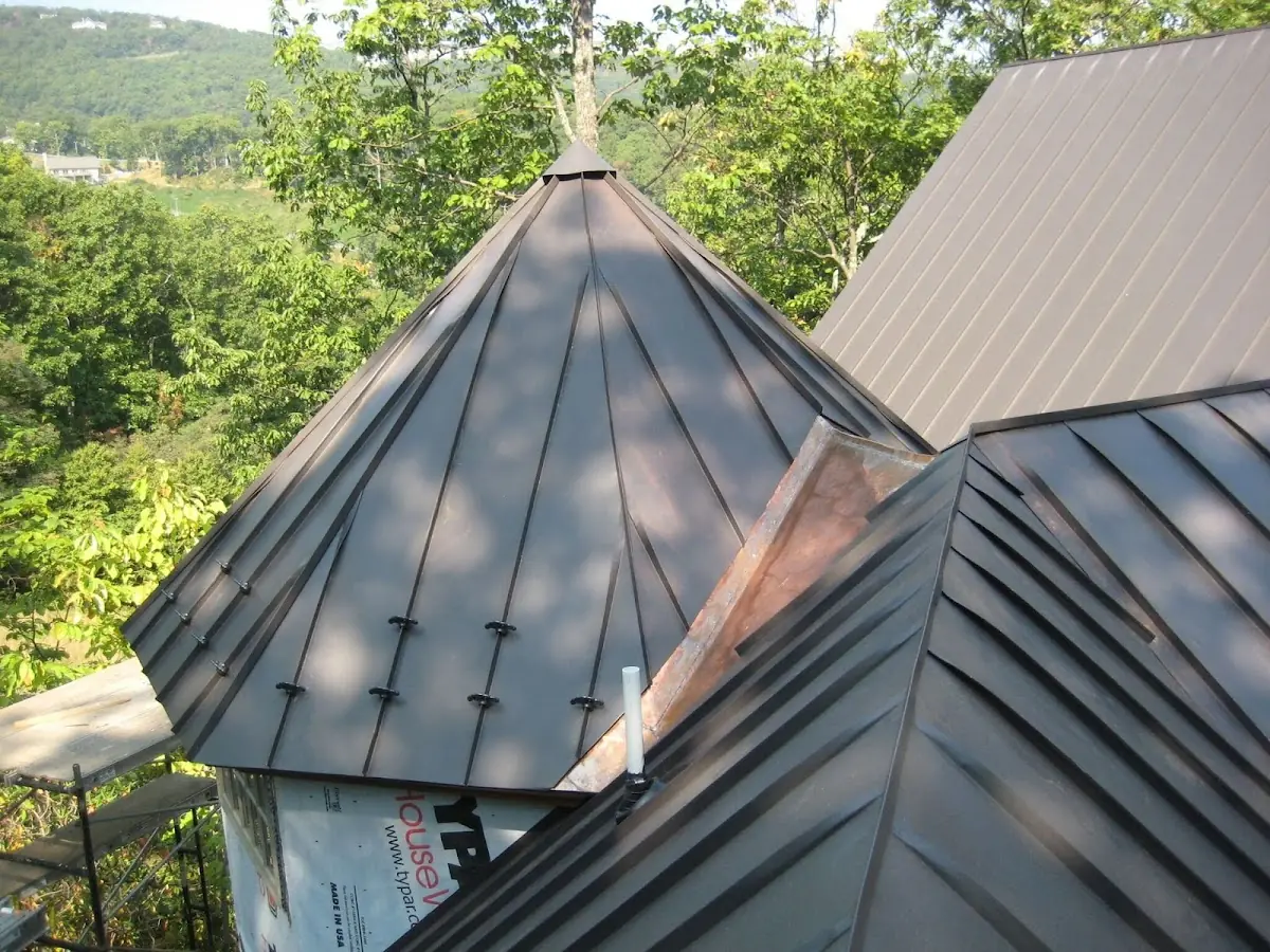 Professional Roof Tarp Installation by Craftsman Roofing in Barren River